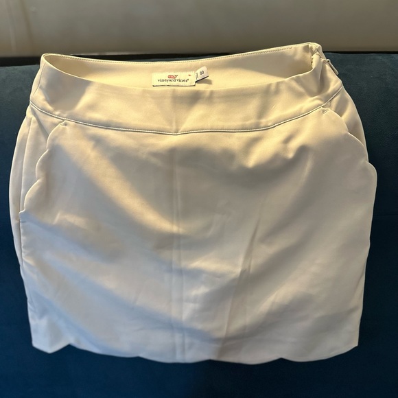 Vineyard Vines Performance Skort Brand New never worn Size 00 Stone - Picture 2 of 5
